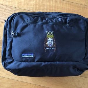 Patagonia Black Hole Bag / travel bag / Convertible to Backpack